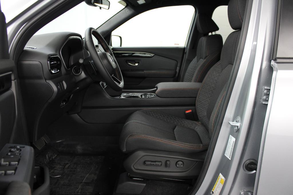 new 2025 Honda Pilot car, priced at $40,643