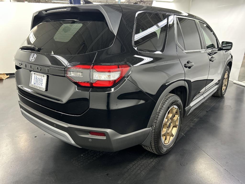 used 2024 Honda Pilot car, priced at $40,999
