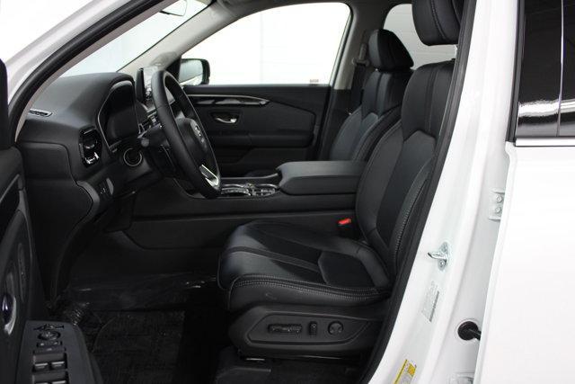 new 2025 Honda Pilot car, priced at $49,350