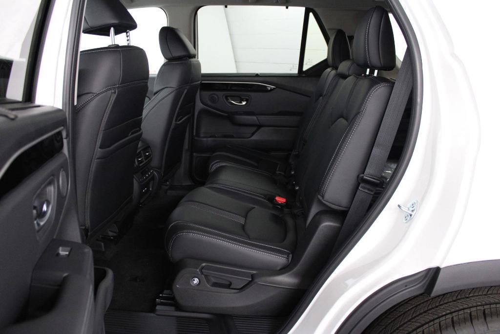 new 2025 Honda Pilot car, priced at $49,395