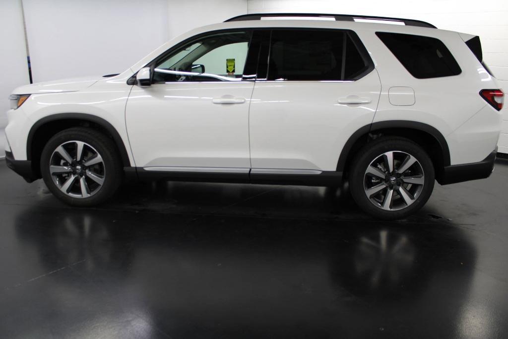 new 2025 Honda Pilot car, priced at $49,395