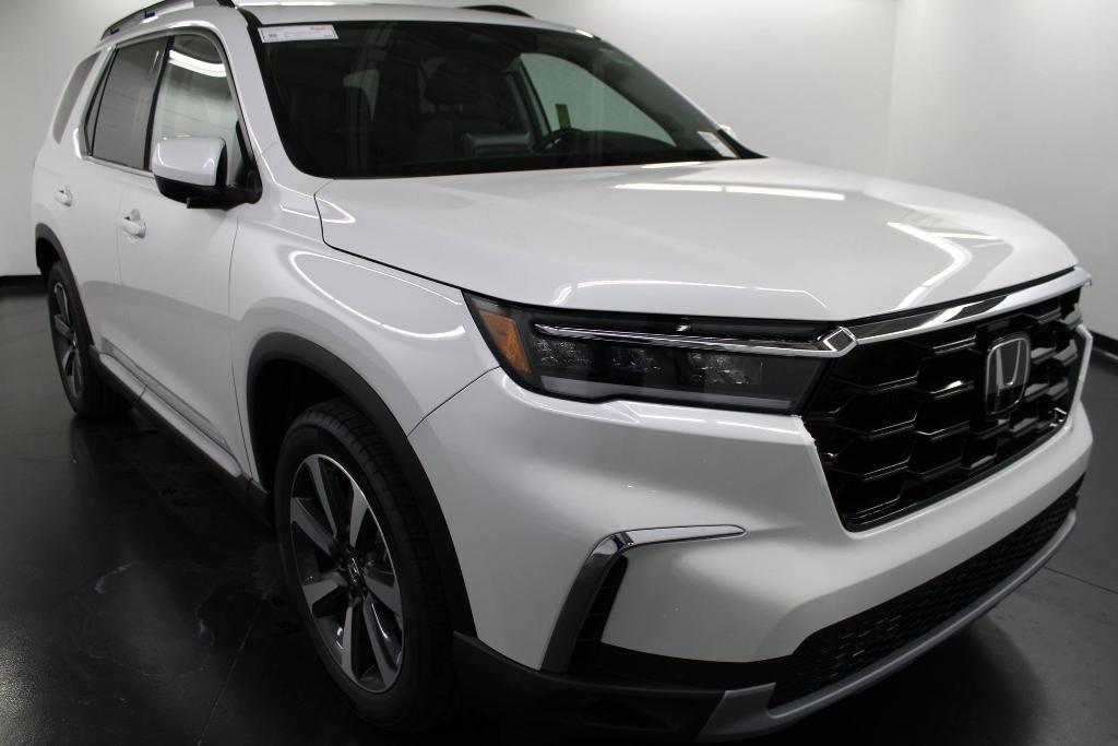 new 2025 Honda Pilot car, priced at $49,395