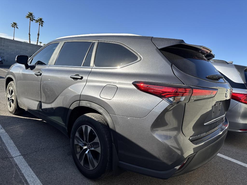 used 2023 Toyota Highlander car, priced at $39,999