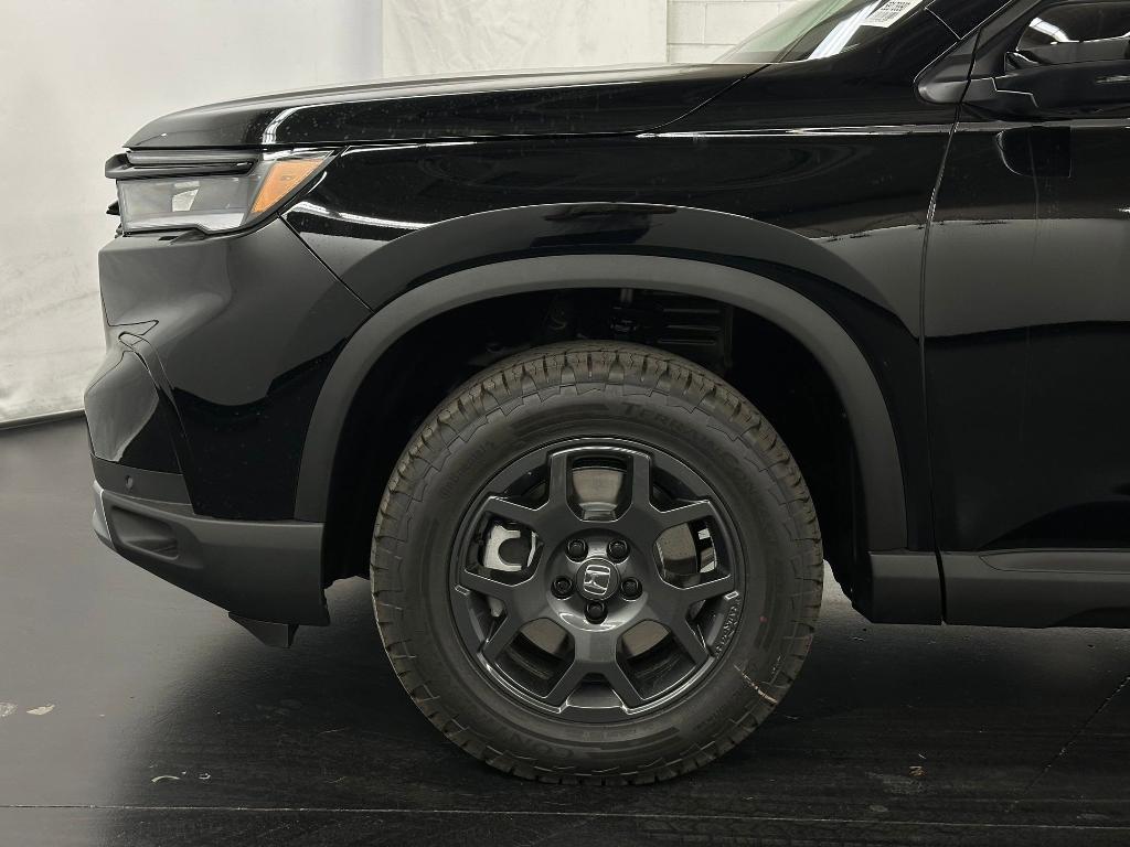 new 2025 Honda Pilot car, priced at $48,296