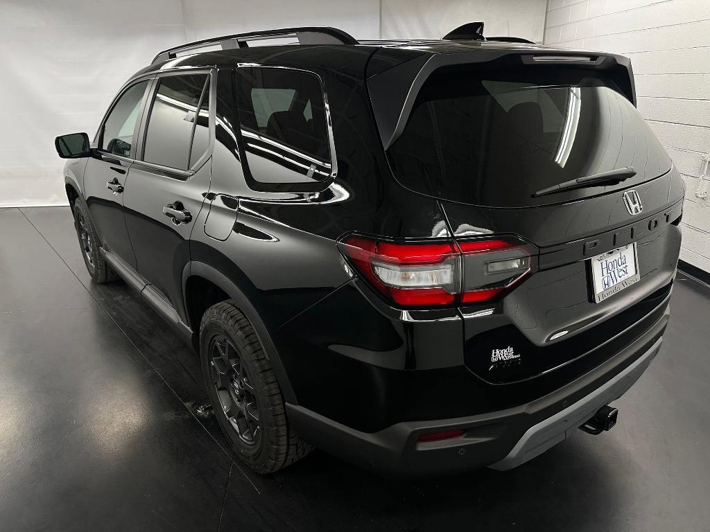 new 2025 Honda Pilot car, priced at $48,296