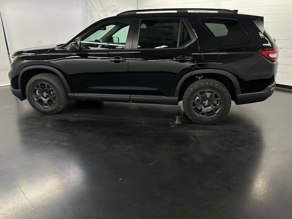 new 2025 Honda Pilot car, priced at $48,296