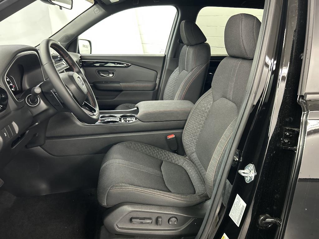 new 2025 Honda Pilot car, priced at $41,964