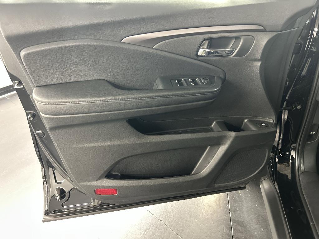 used 2022 Honda Pilot car, priced at $30,997