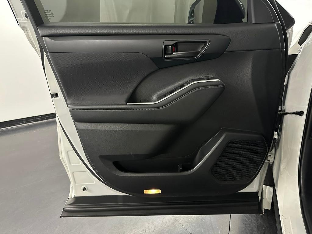 used 2020 Toyota Highlander car, priced at $18,398