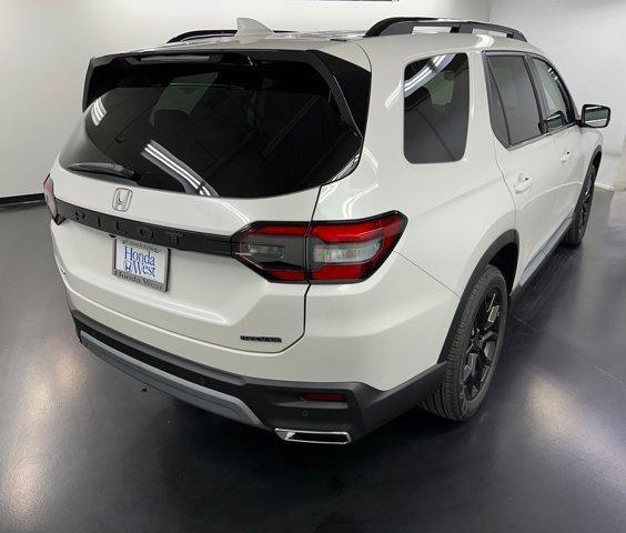 new 2025 Honda Pilot car, priced at $49,624