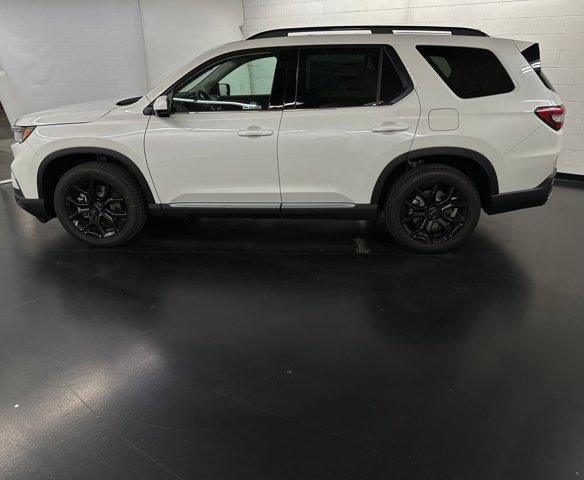 new 2025 Honda Pilot car, priced at $49,624