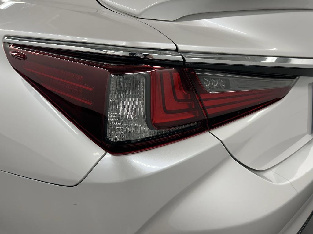 used 2022 Lexus ES 300h car, priced at $37,999