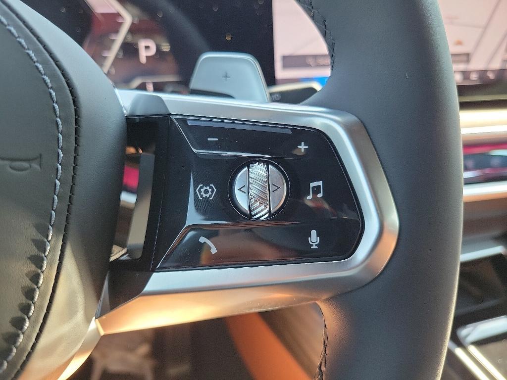 new 2025 BMW 760 car, priced at $128,625