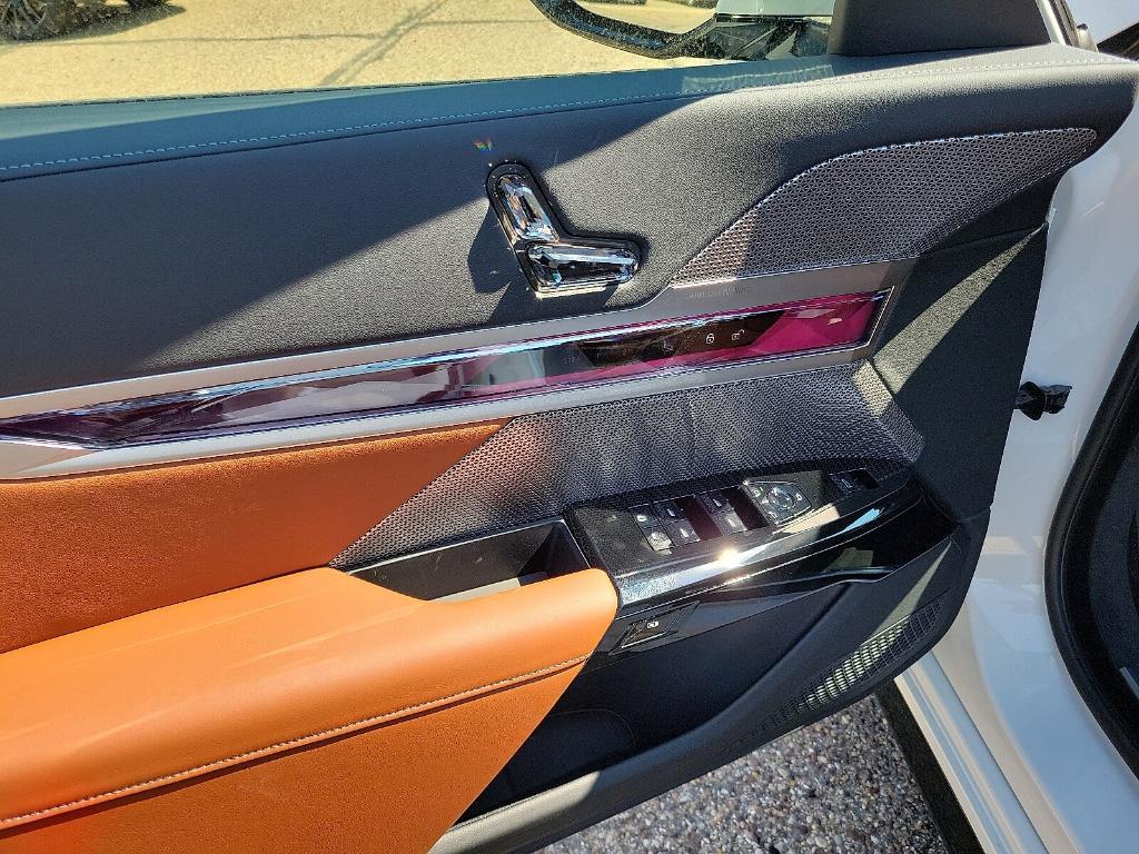 new 2025 BMW 760 car, priced at $128,625