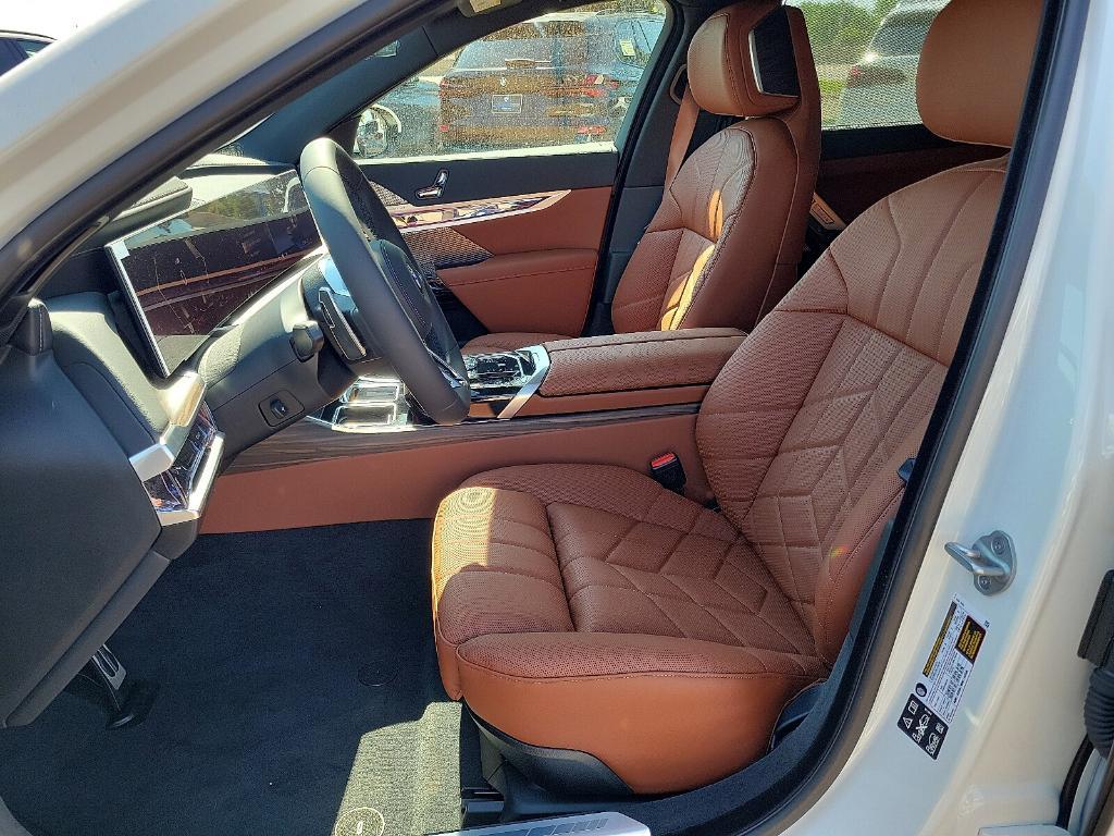 new 2025 BMW 760 car, priced at $128,625
