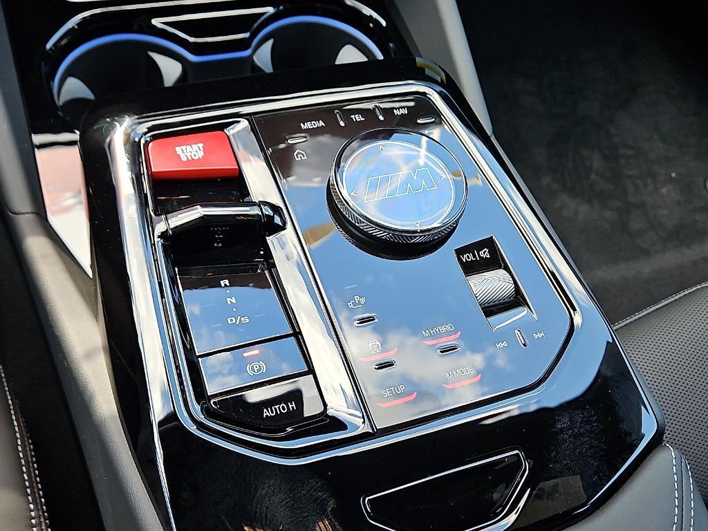 new 2025 BMW M5 car, priced at $127,525