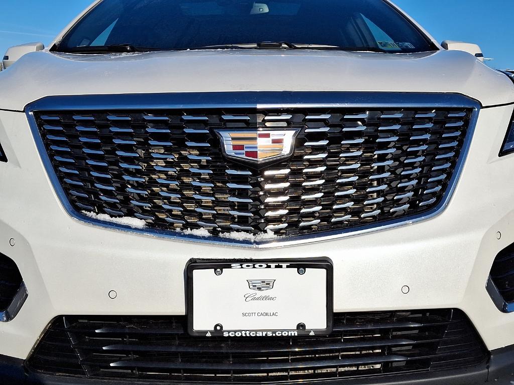 used 2022 Cadillac XT5 car, priced at $33,981