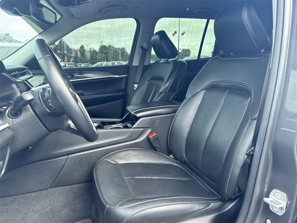 used 2022 Jeep Grand Cherokee car, priced at $31,800