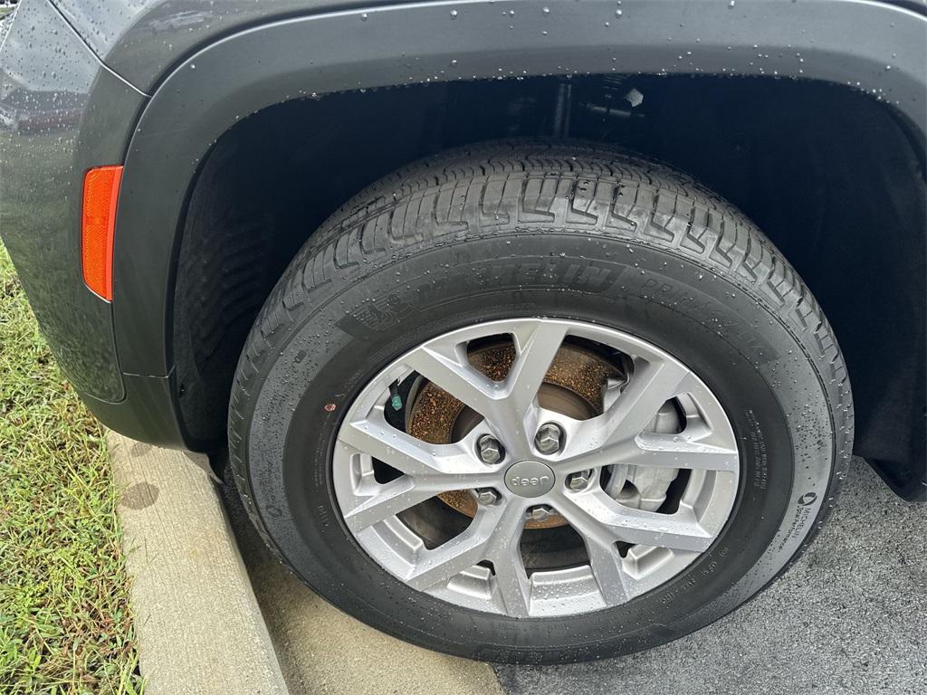 used 2022 Jeep Grand Cherokee car, priced at $31,800