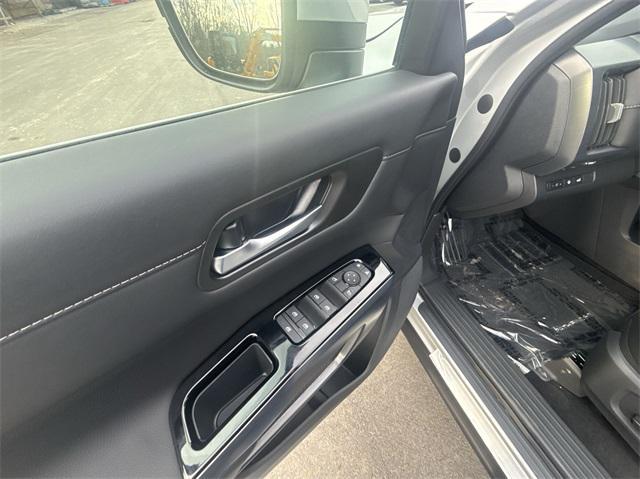 new 2025 Nissan Pathfinder car, priced at $46,363