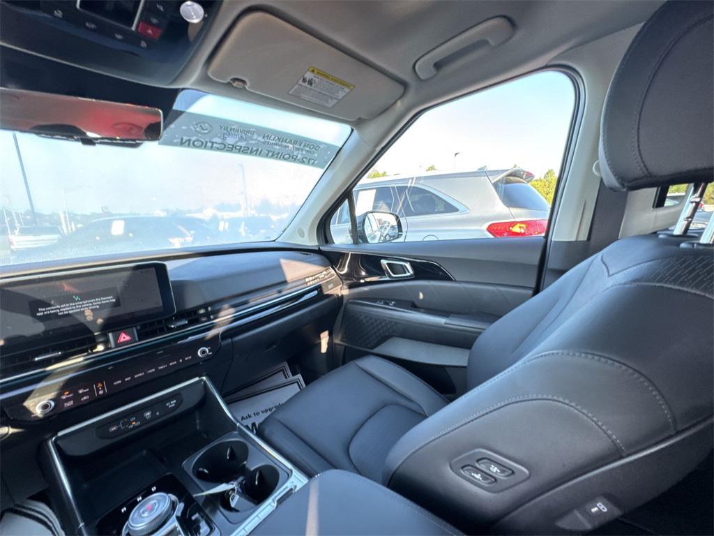 used 2025 Kia Carnival Hybrid car, priced at $48,800