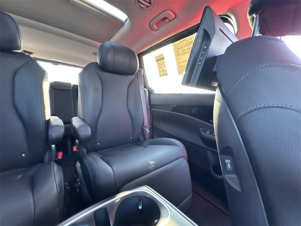 used 2025 Kia Carnival Hybrid car, priced at $48,800