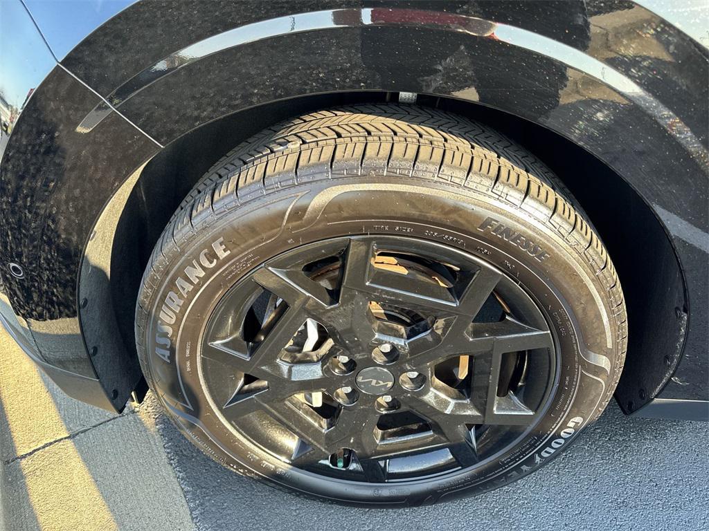 used 2025 Kia Carnival Hybrid car, priced at $48,800