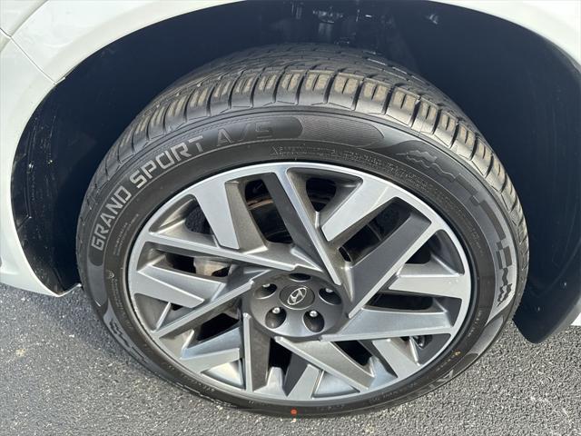 used 2021 Hyundai Santa Fe car, priced at $30,900