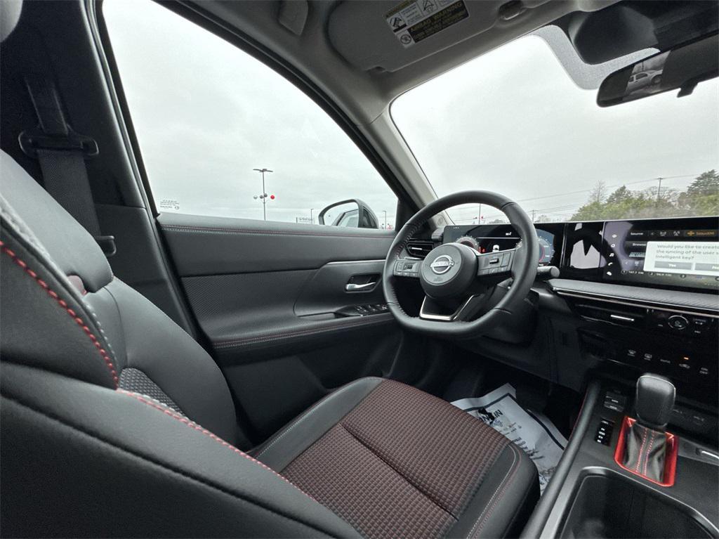 new 2025 Nissan Kicks car, priced at $28,060