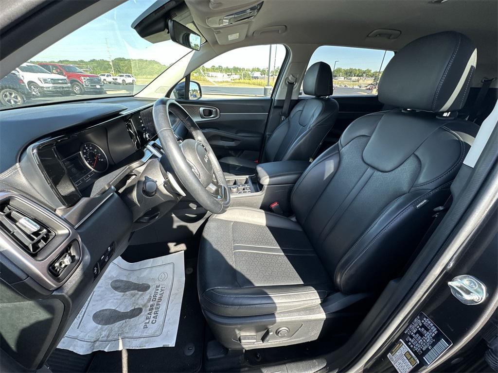 used 2023 Kia Sorento Hybrid car, priced at $31,800