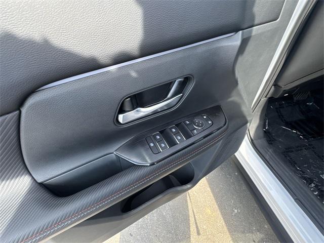 new 2025 Nissan Kicks car, priced at $31,044