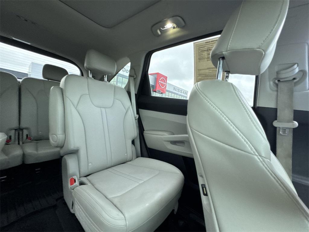 used 2022 Kia Sorento car, priced at $23,995