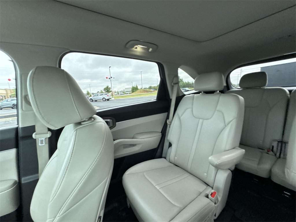 used 2022 Kia Sorento car, priced at $23,995