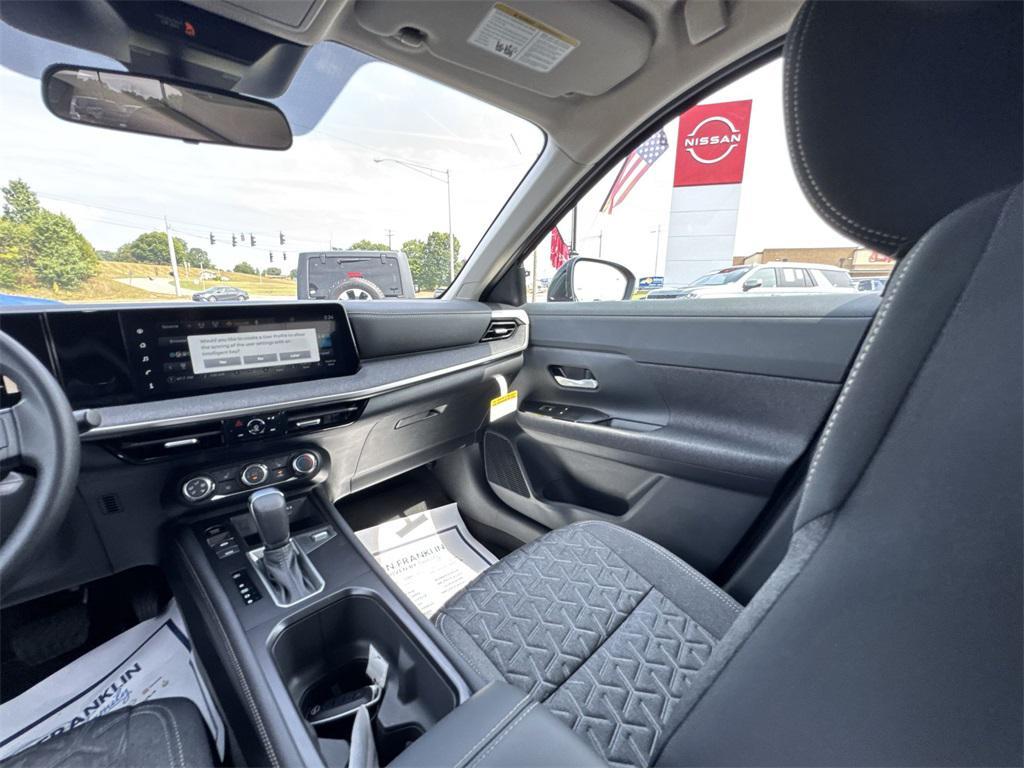 new 2025 Nissan Kicks car, priced at $27,943