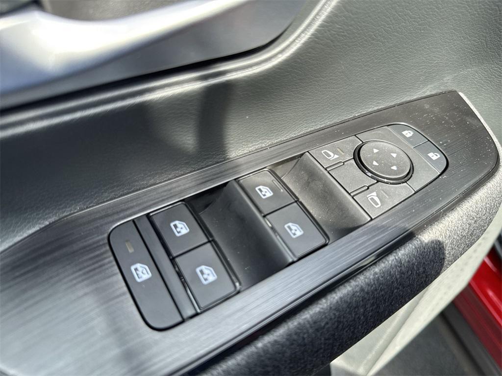 new 2025 Nissan Kicks car, priced at $27,943