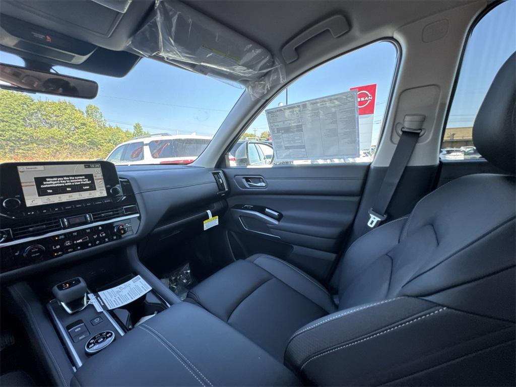 new 2025 Nissan Pathfinder car, priced at $43,784