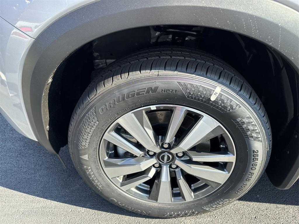 new 2025 Nissan Pathfinder car, priced at $43,784