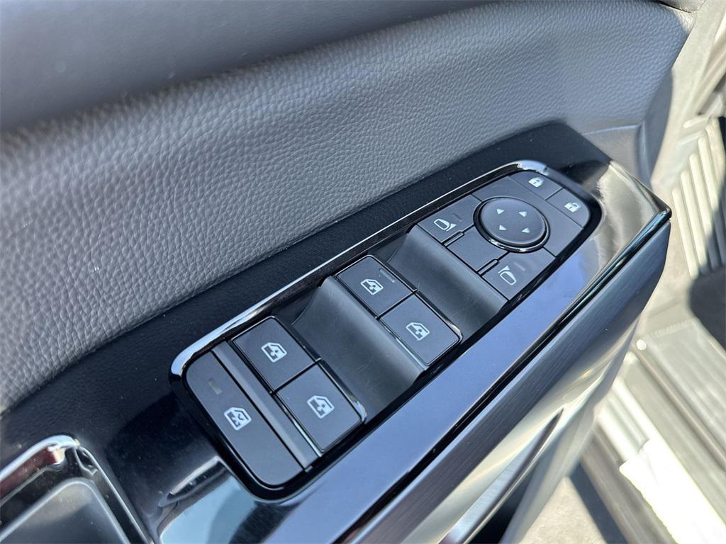 new 2025 Nissan Pathfinder car, priced at $43,784