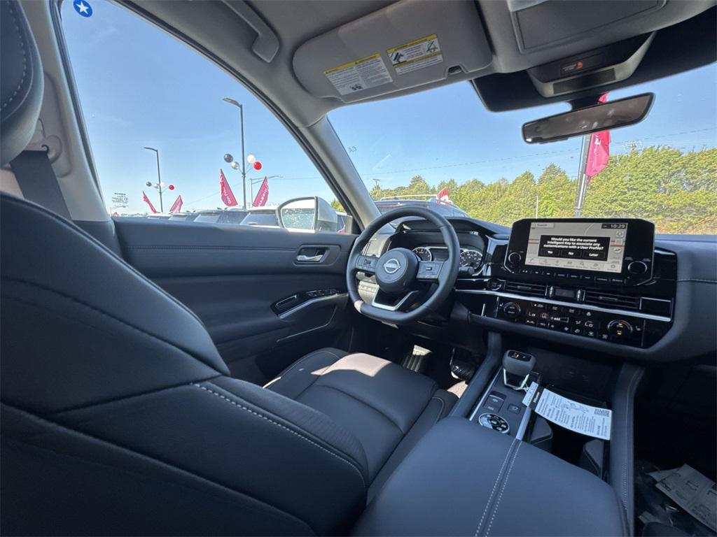 new 2025 Nissan Pathfinder car, priced at $43,784
