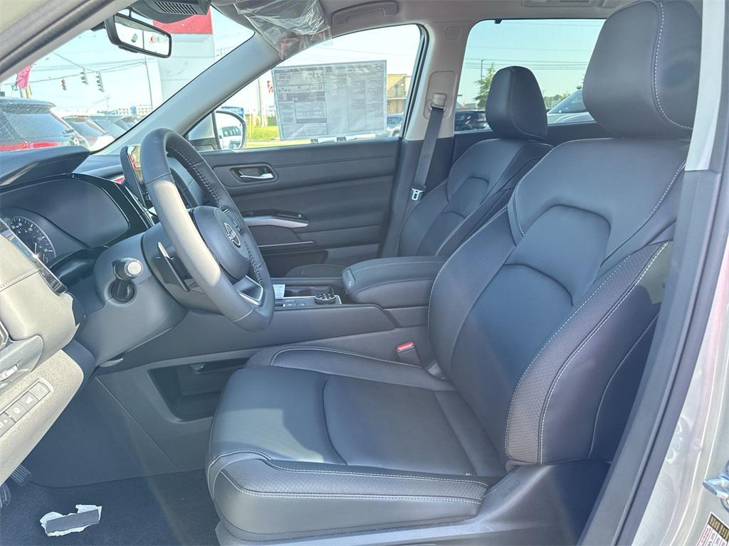 new 2025 Nissan Pathfinder car, priced at $43,784