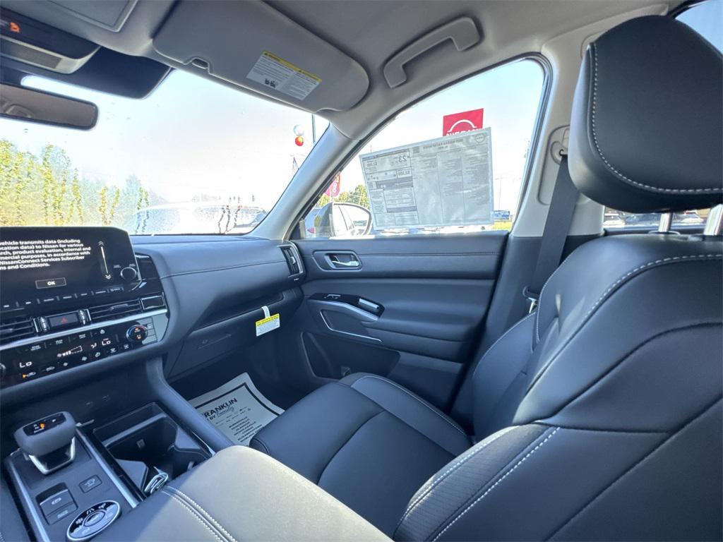 new 2025 Nissan Pathfinder car, priced at $43,921