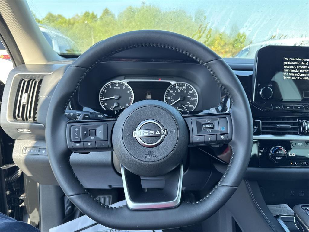 new 2025 Nissan Pathfinder car, priced at $43,921