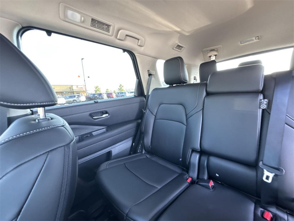 new 2025 Nissan Pathfinder car, priced at $43,921