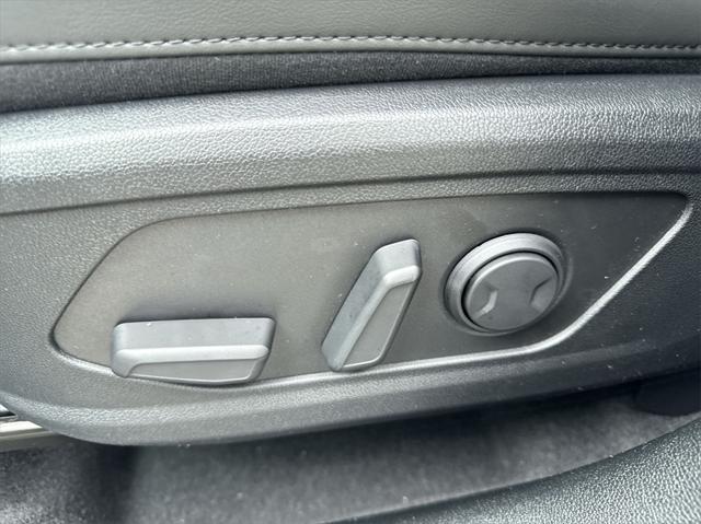 used 2025 Kia Sorento car, priced at $40,900
