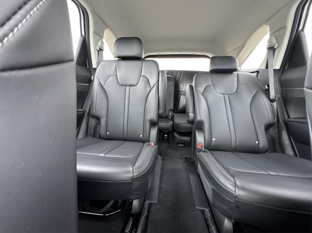 used 2025 Kia Sorento car, priced at $40,900