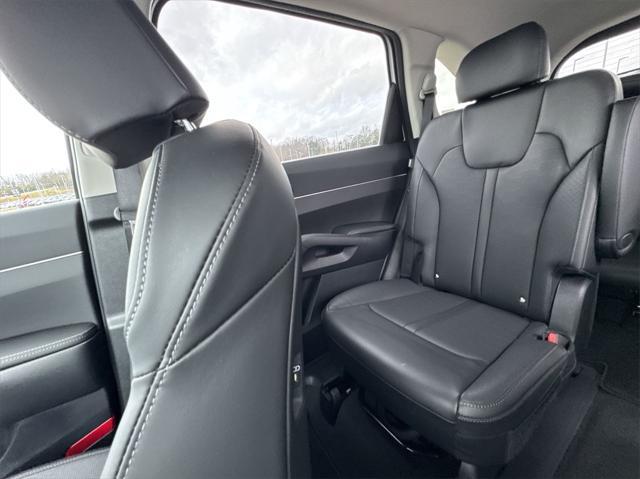 used 2025 Kia Sorento car, priced at $40,900