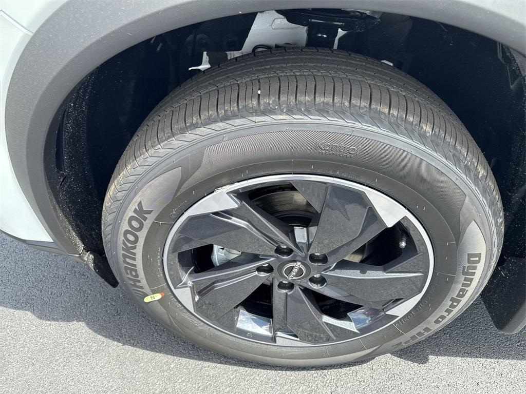 new 2025 Nissan Rogue car, priced at $33,302