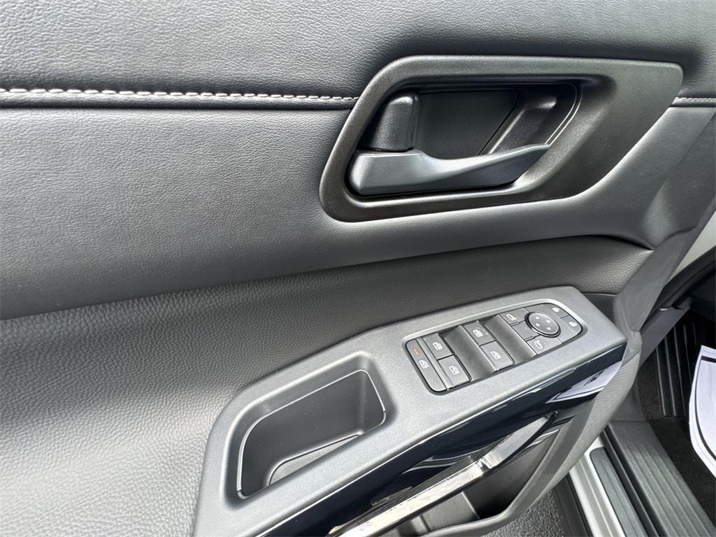 new 2025 Nissan Pathfinder car, priced at $42,163