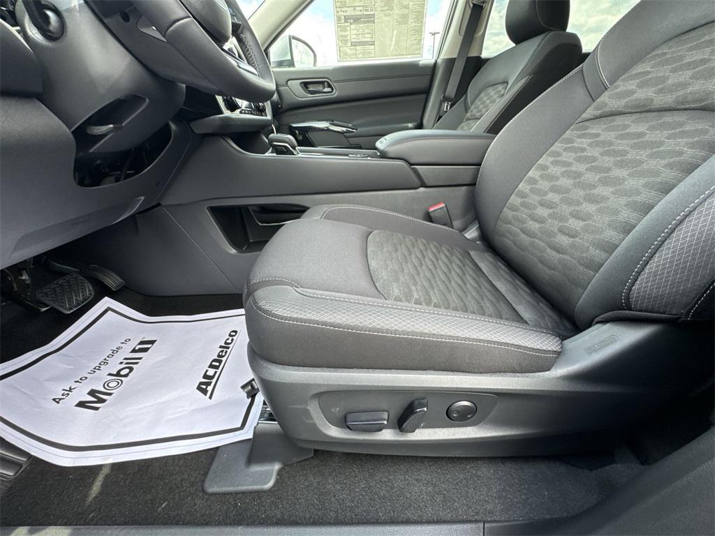 new 2025 Nissan Pathfinder car, priced at $42,163