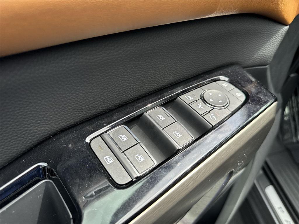 new 2025 Nissan Pathfinder car, priced at $50,174